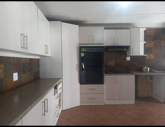 3 BEDROOM FREESTANDING FOR SALE IN RENSBURG